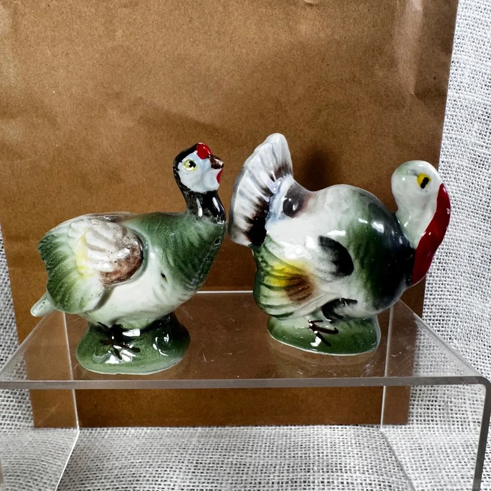 Vintage‎ Japan Ceramic Turkey Salt and Pepper Shakers Thanksgiving Green Red Set